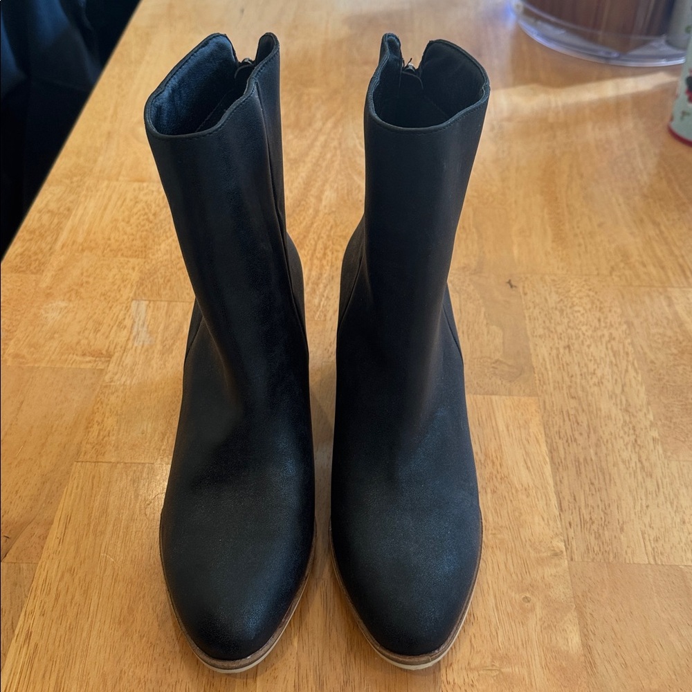Black Ankle Boots with Tassel Detail HeyGirl women’s size 8